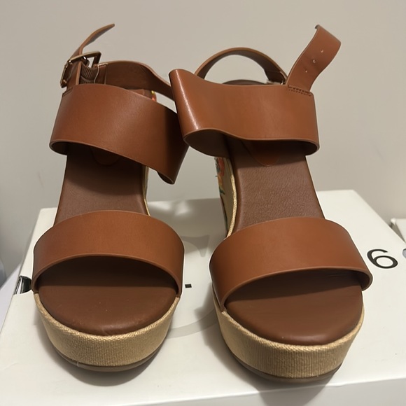 Tan Wedge - Picture 4 of 4